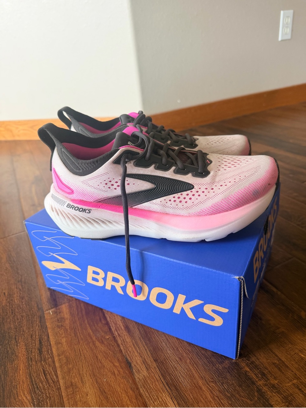 Brooks glycerin GTS 23 - Women’s Running Shoes - Pink, White & Black Accents